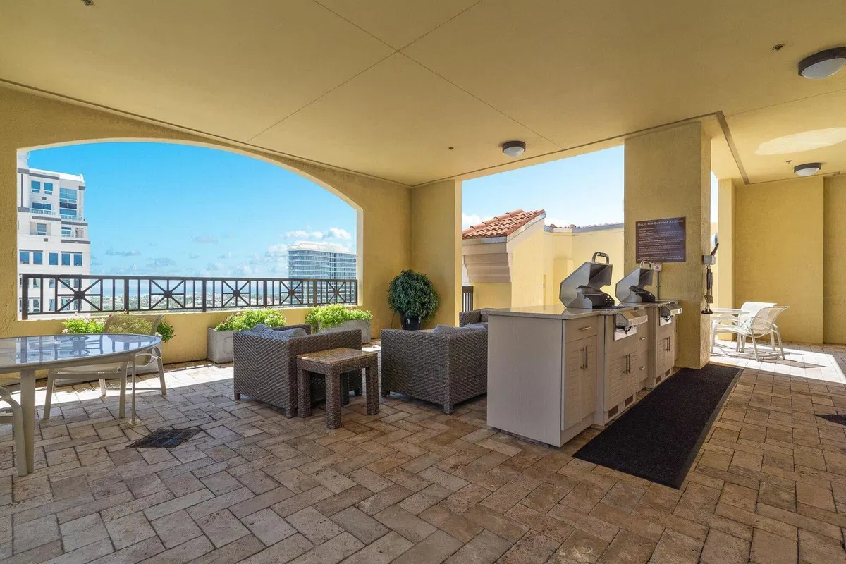 One City Plaza Unit 403 photo 13