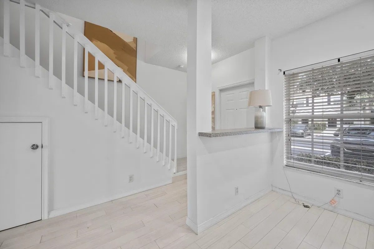 Residence photo 4