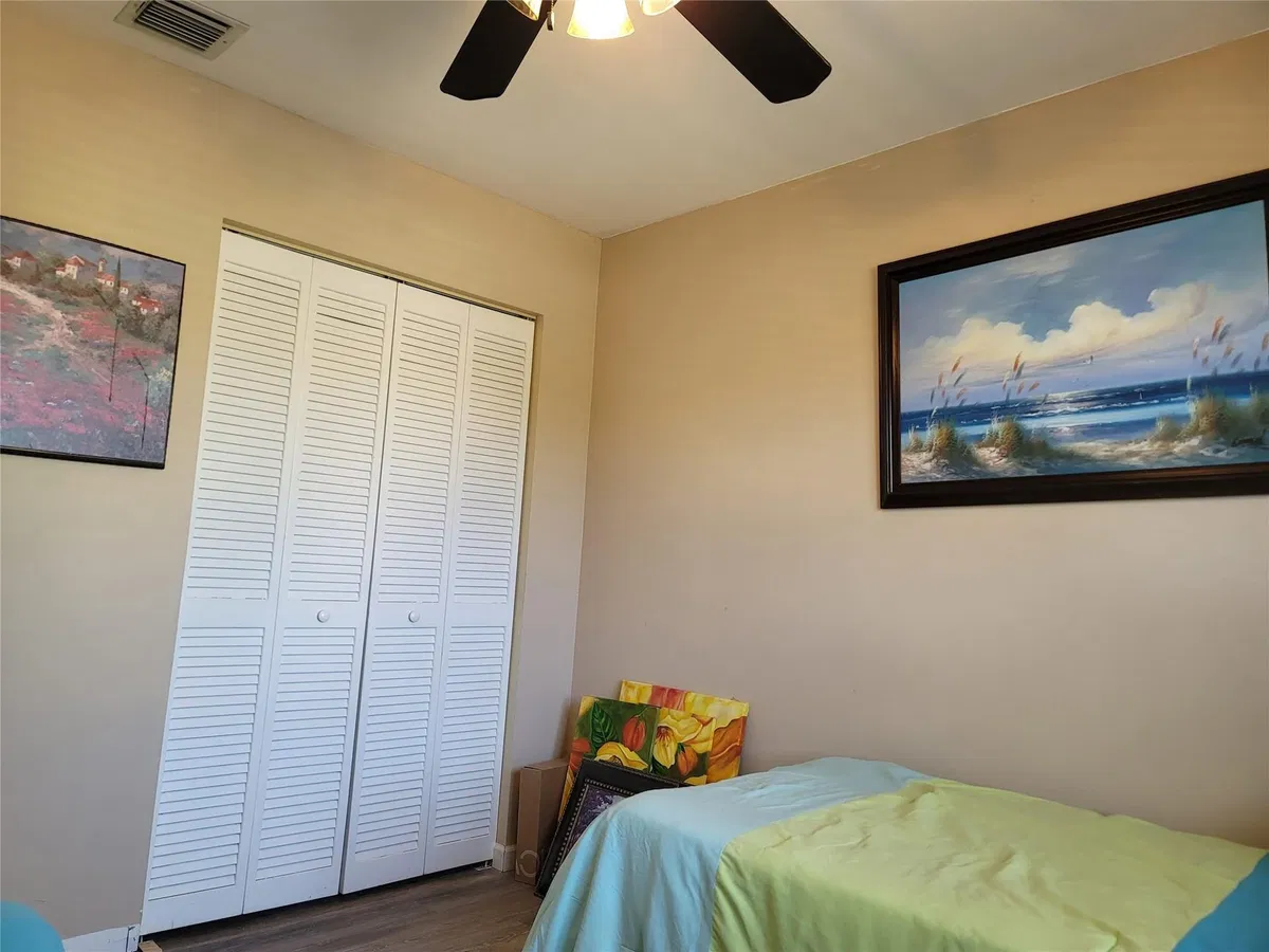 Residence photo 43