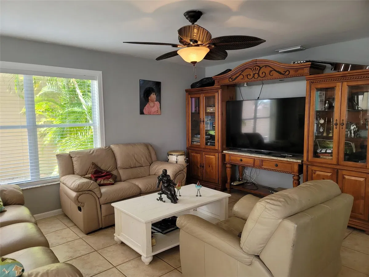 Residence photo 52