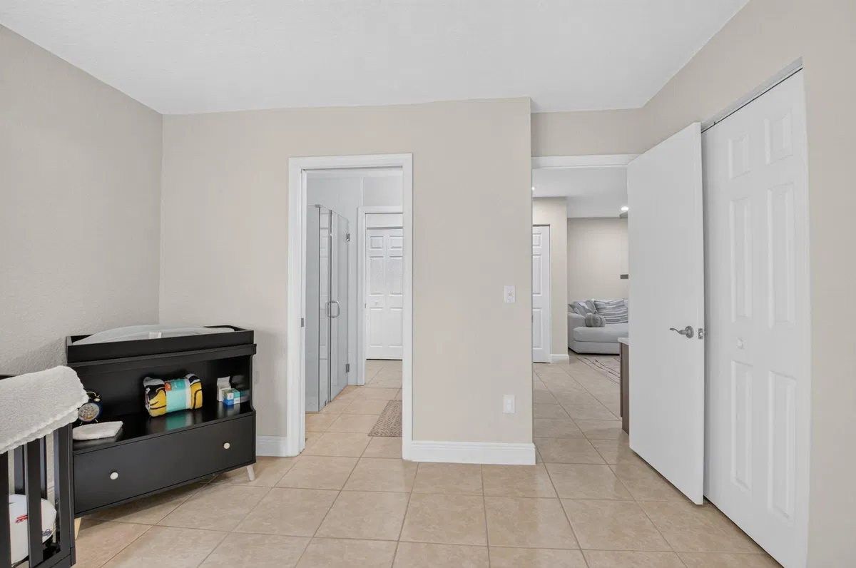 Unit C photo 22