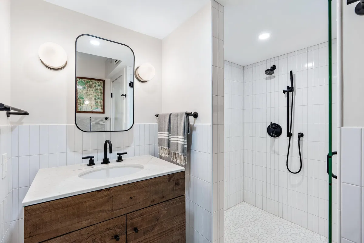 Unit 610 photo 19