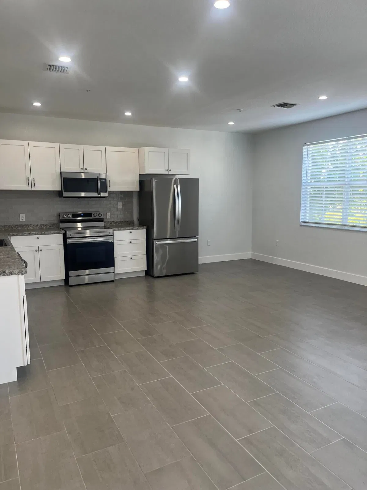 Unit 156 photo 4