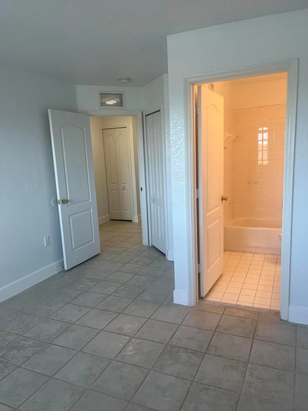 Unit 156 photo 16