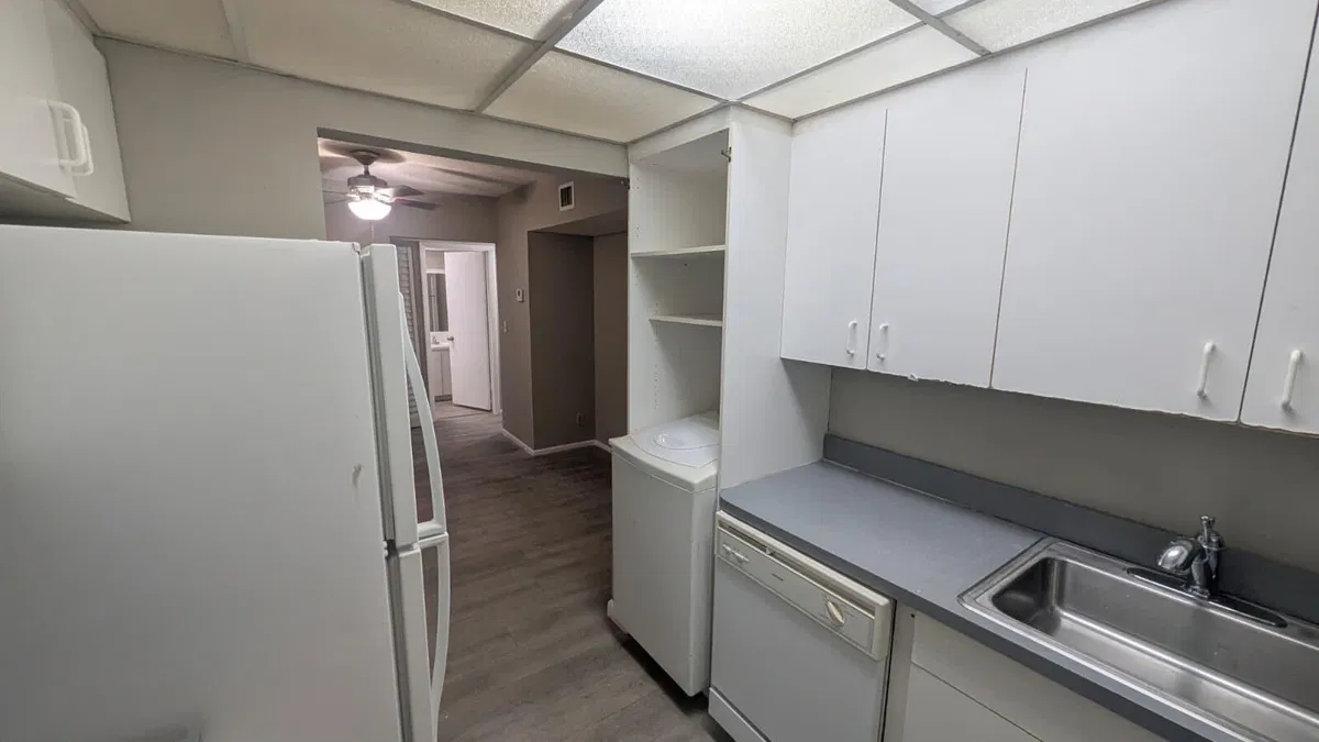 Unit 2110 photo 25
