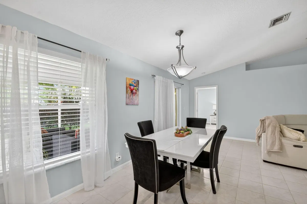  Residence photo 25