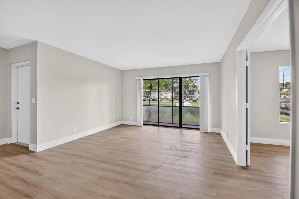 Unit A1 photo 10