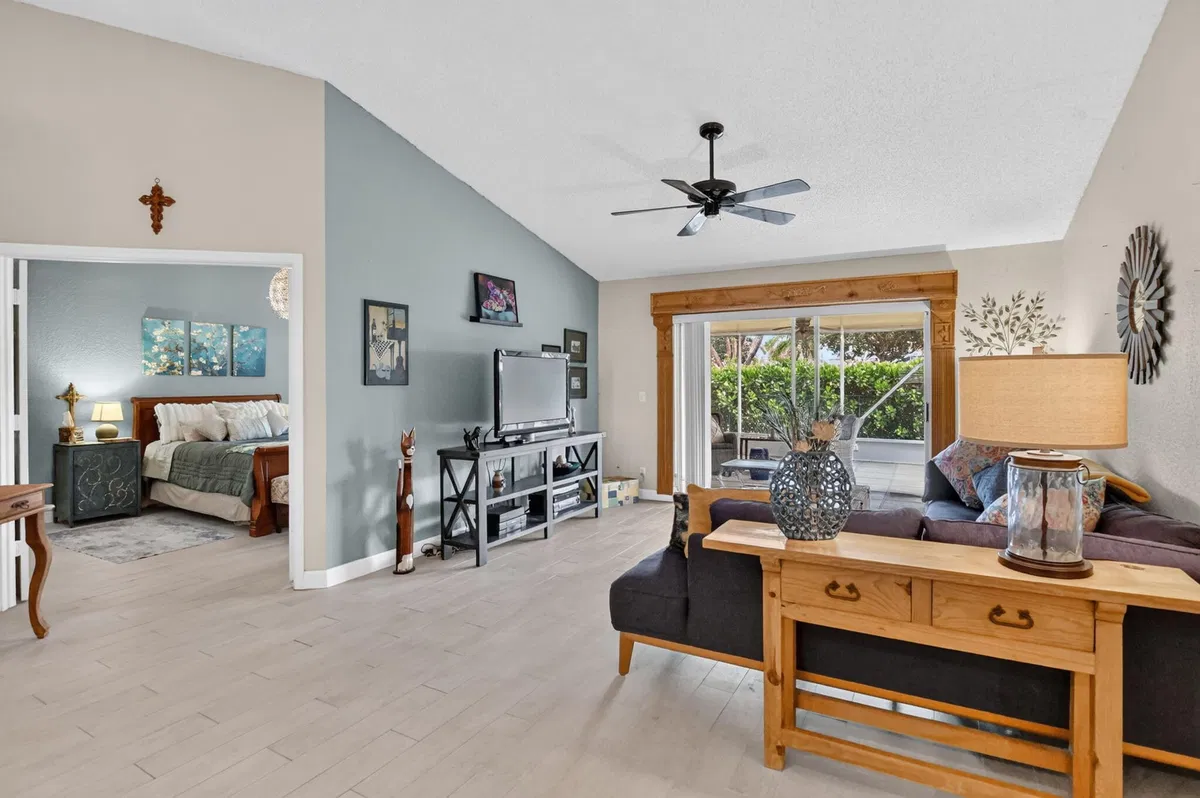 Residence photo 19