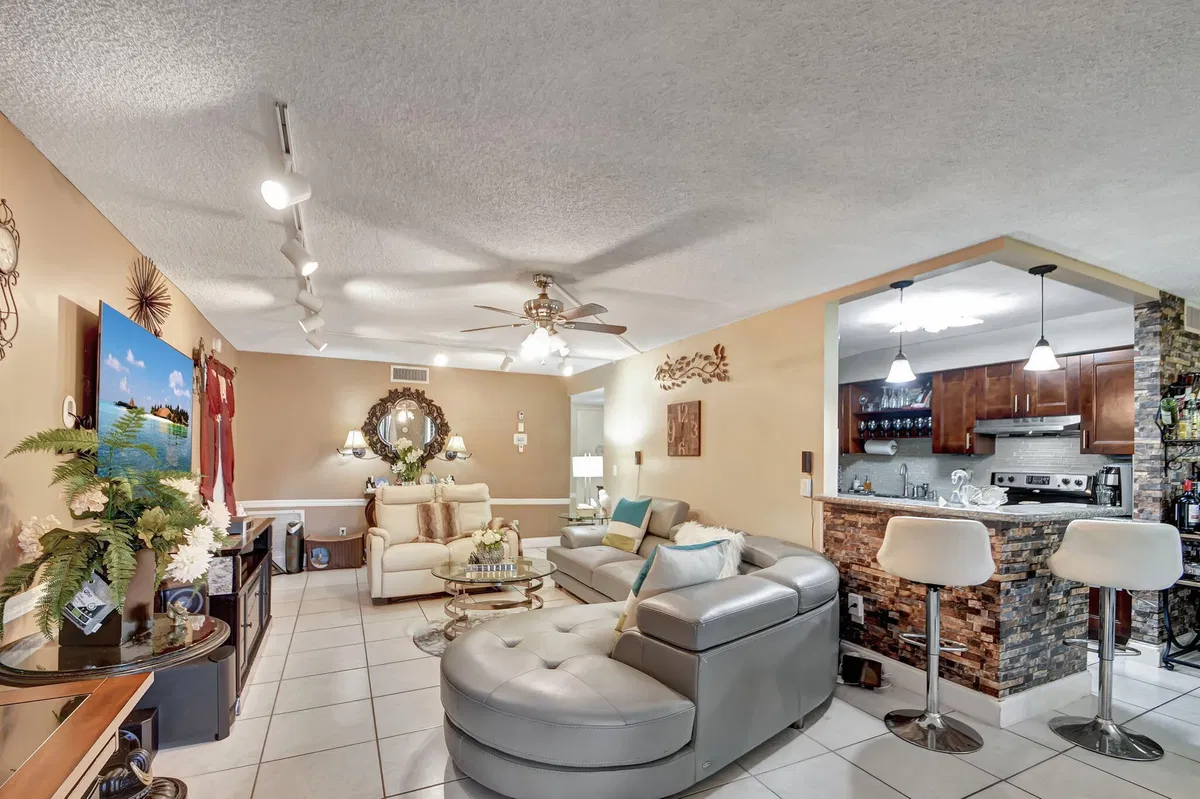  Unit 105 photo 10