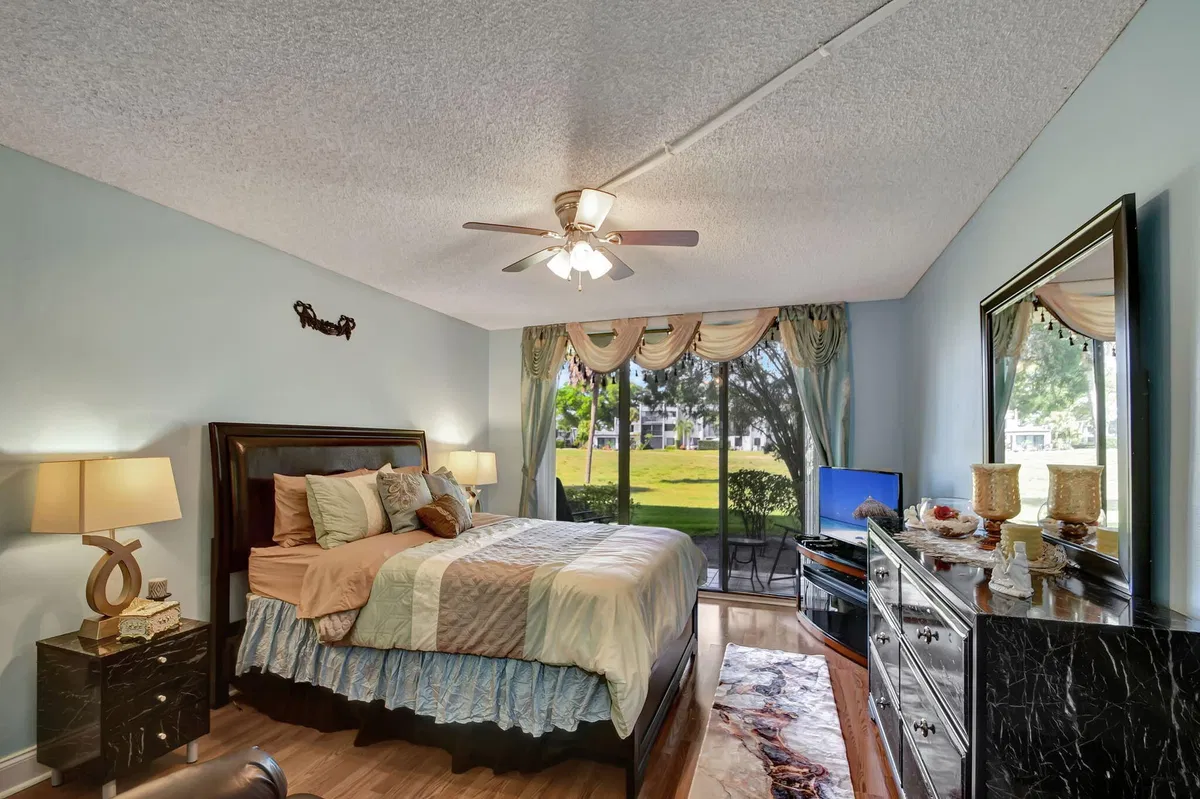  Unit 105 photo 16