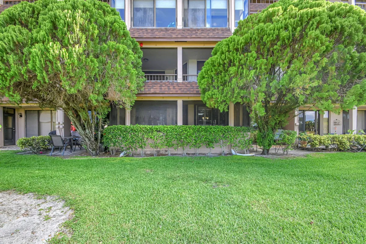  Unit 105 photo 28