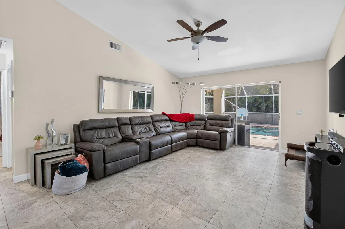  Residence photo 19