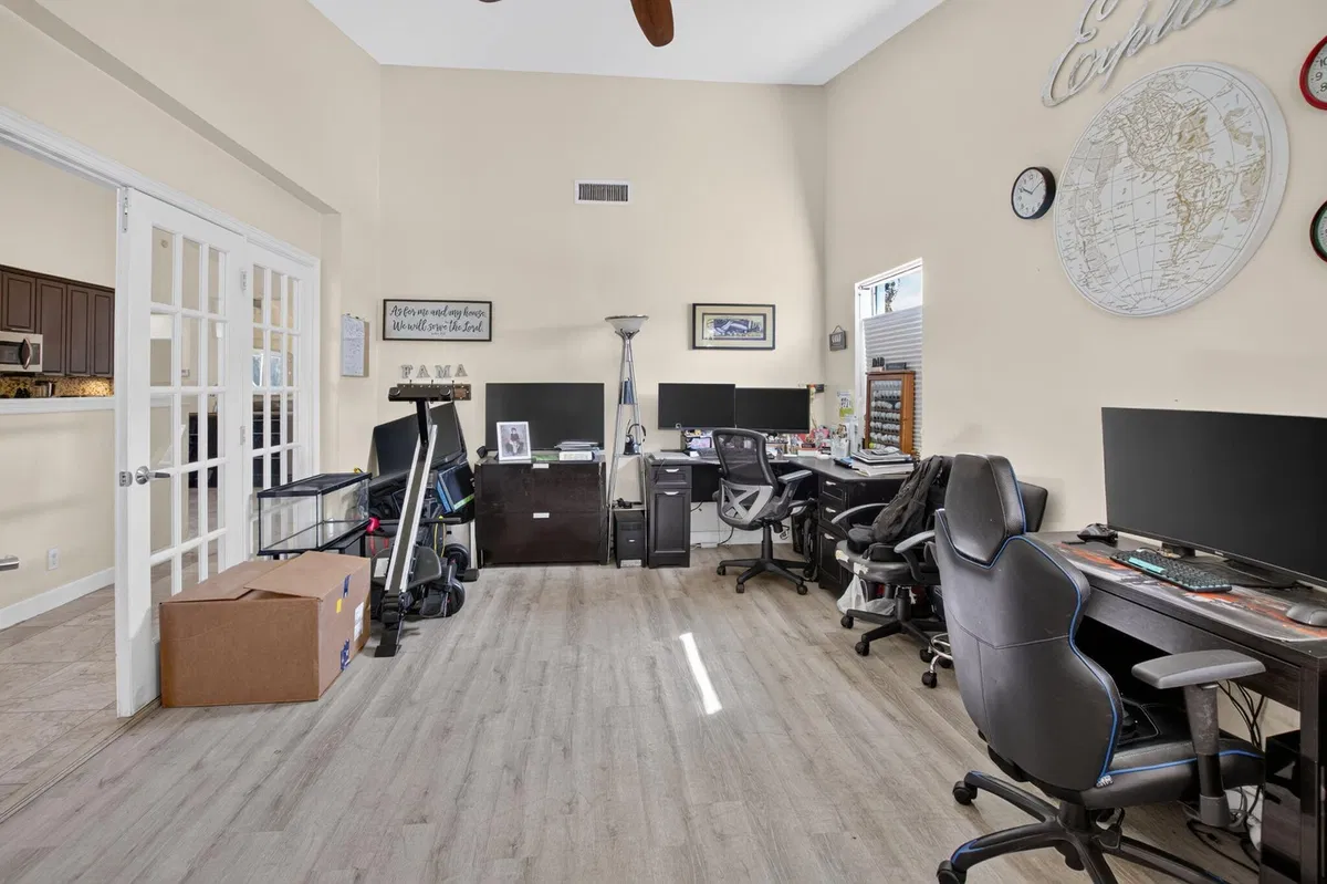  Residence photo 28