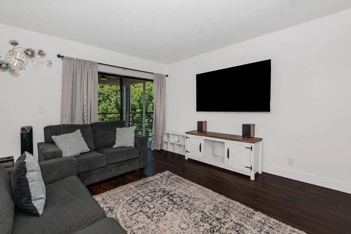 Unit 502 photo 7