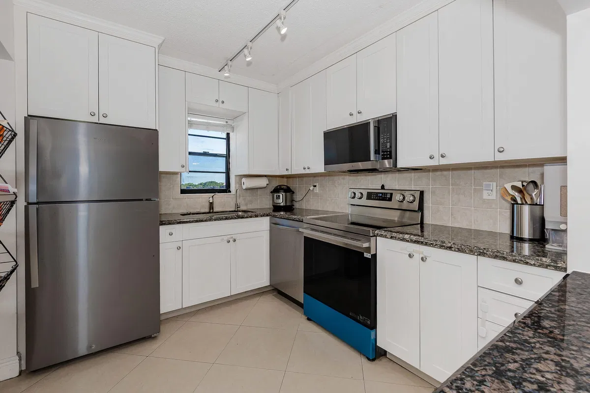 Unit 502 photo 13