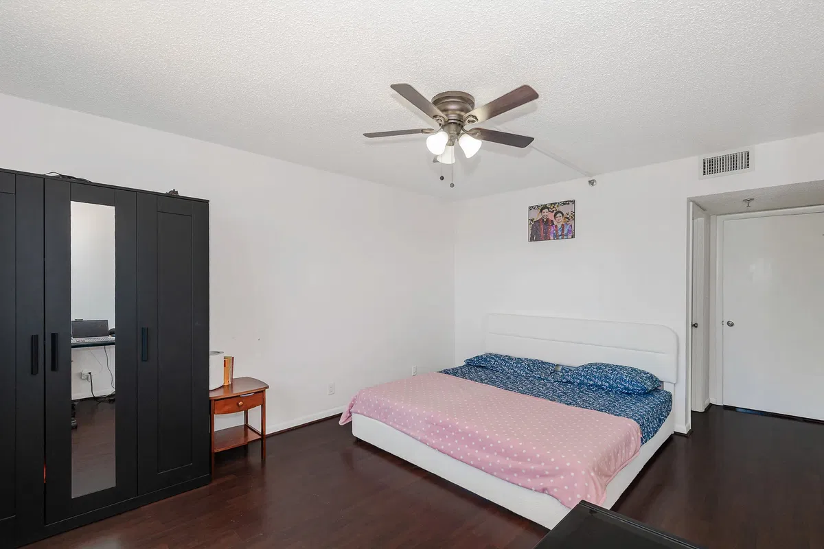 Unit 502 photo 19