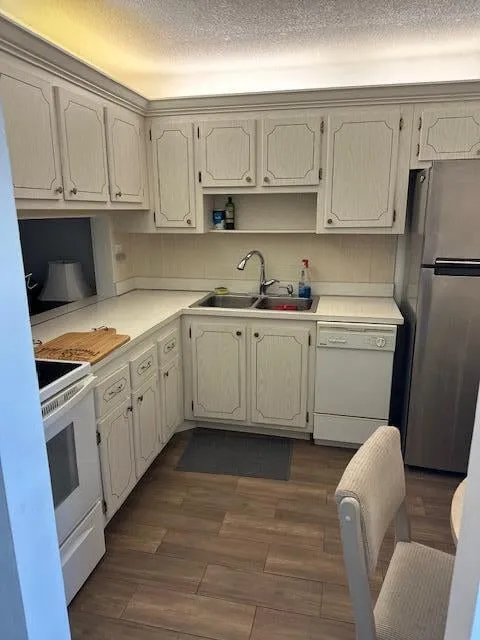 Unit 208 photo 10