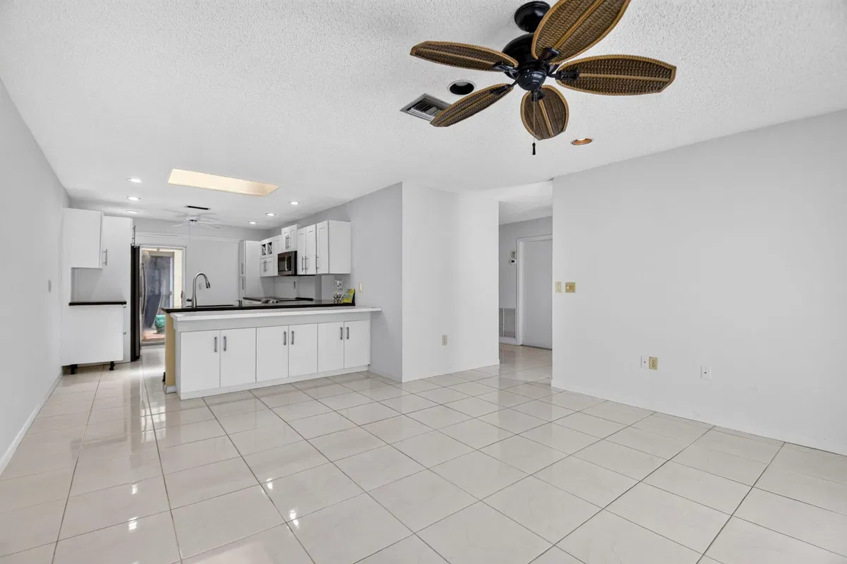  Residence photo 7