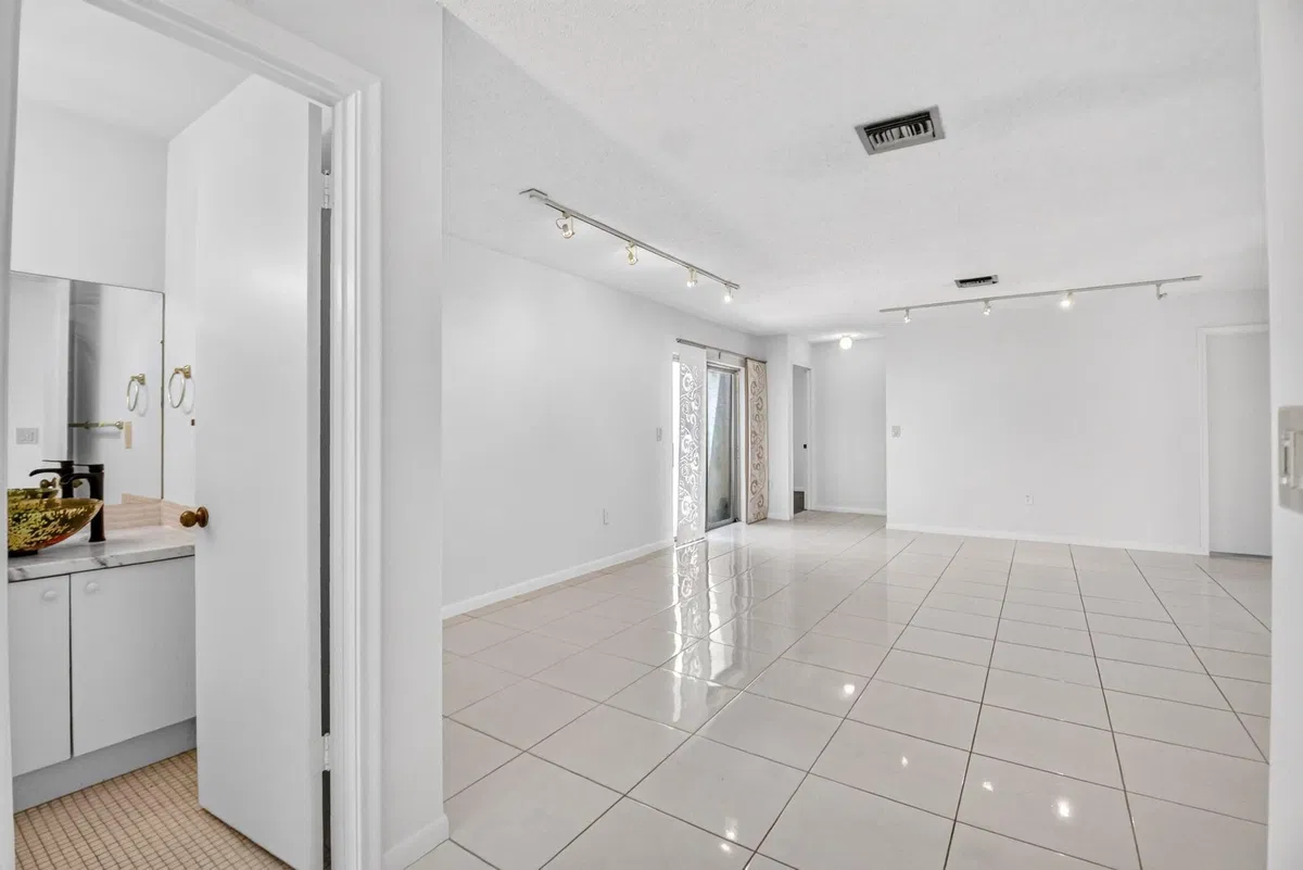 Residence photo 19