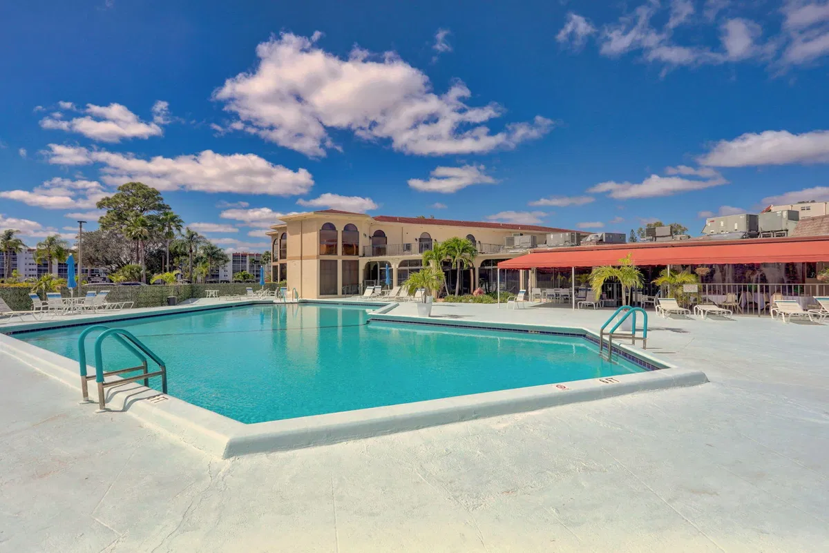  Residence photo 85