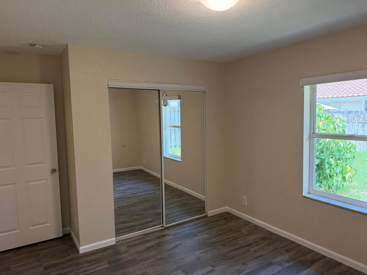 Residence photo 16