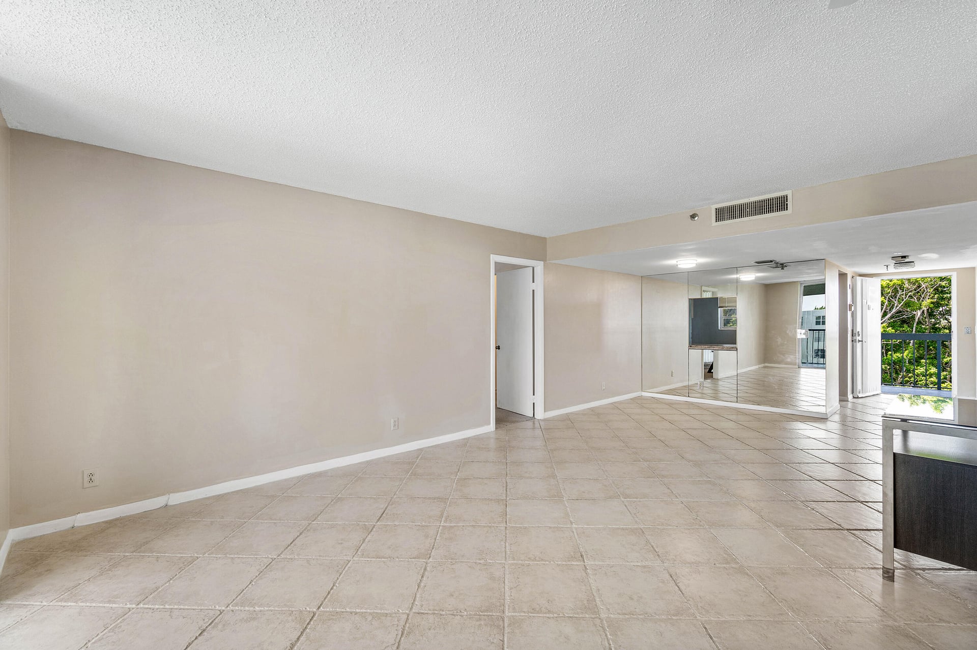 Unit 513 photo 19