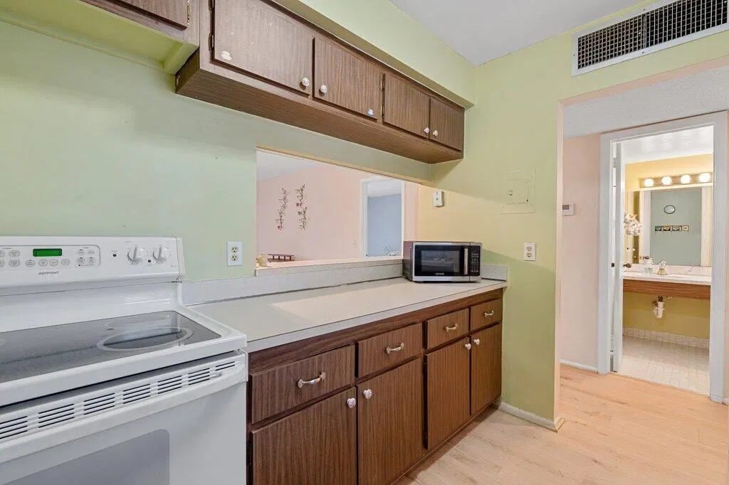 Unit 202 photo 16