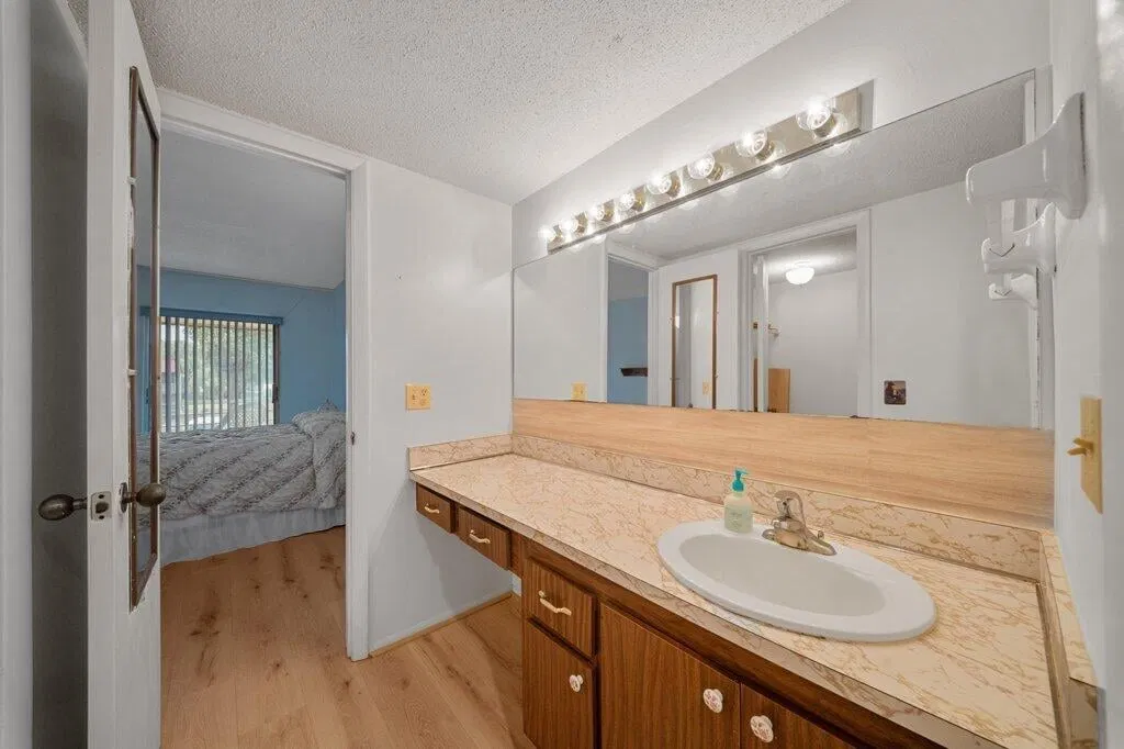 Unit 202 photo 25