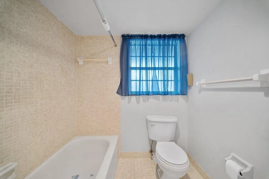 Unit 202 photo 31