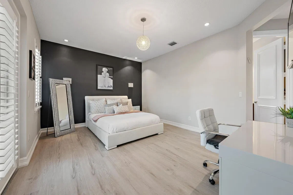 Residence photo 52