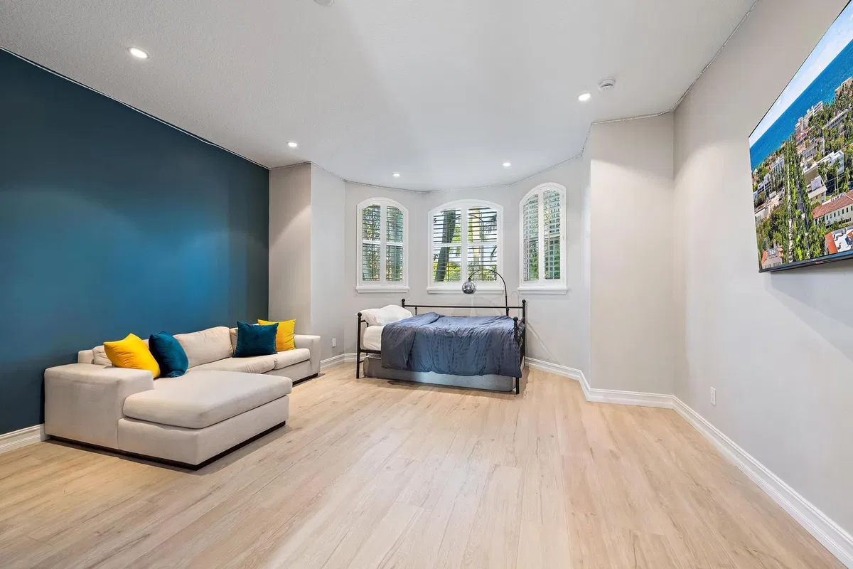 Residence photo 61