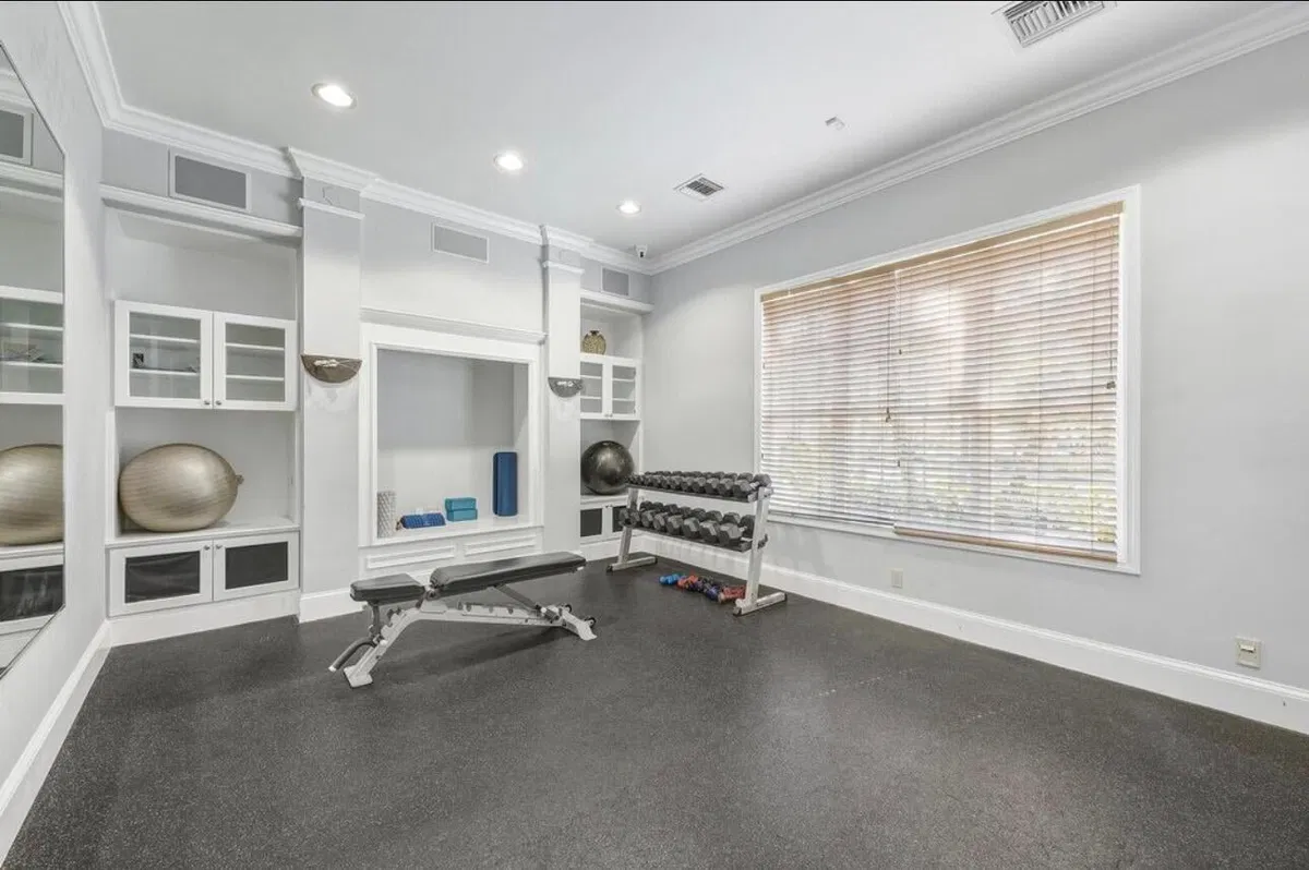 Unit 204 photo 19