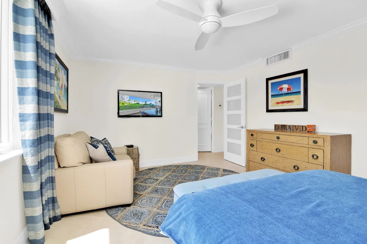 550 S Ocean Boca Unit 207 photo 25