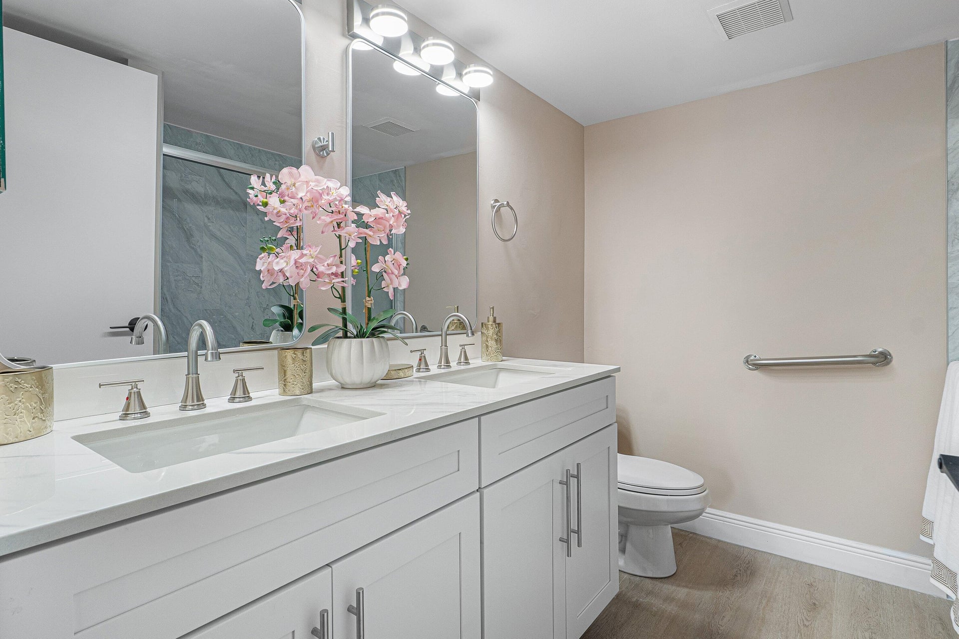 Unit 102 photo 25