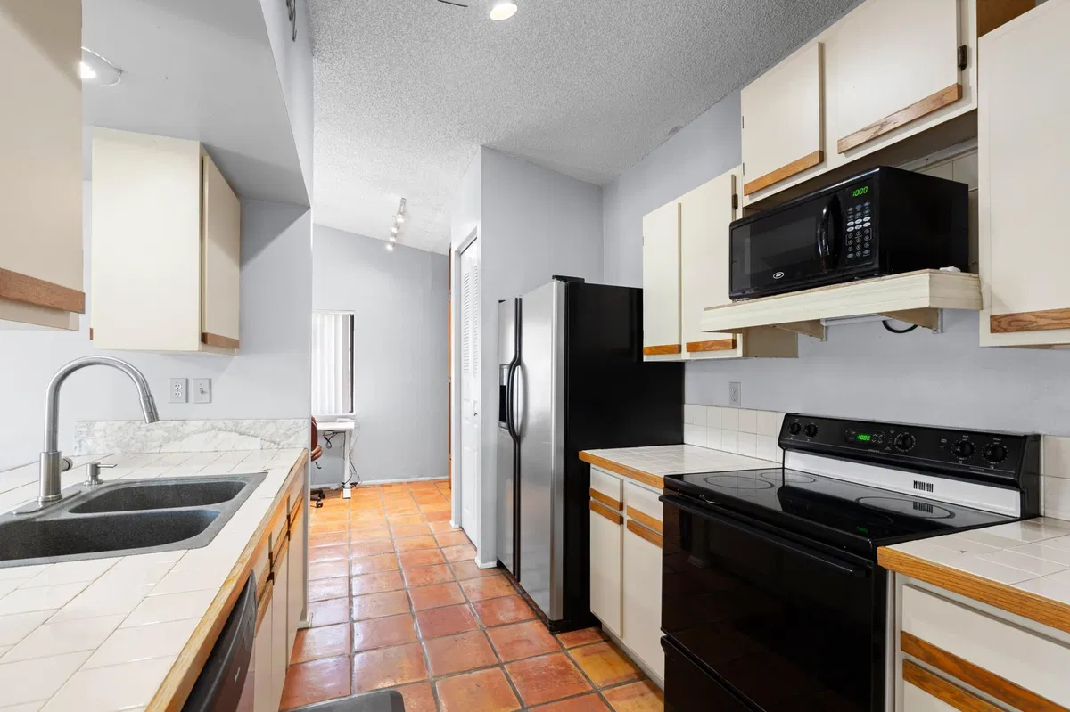 Residence photo 16