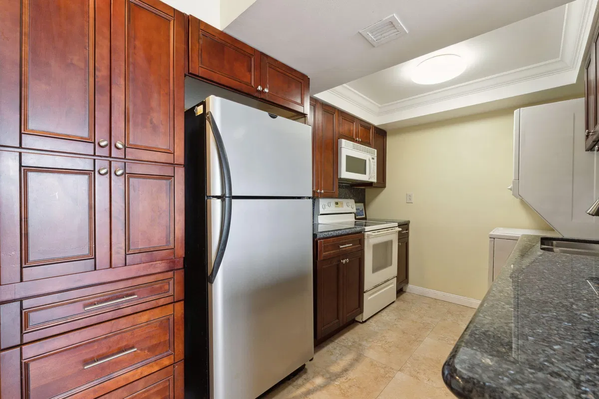 Unit 23 photo 4