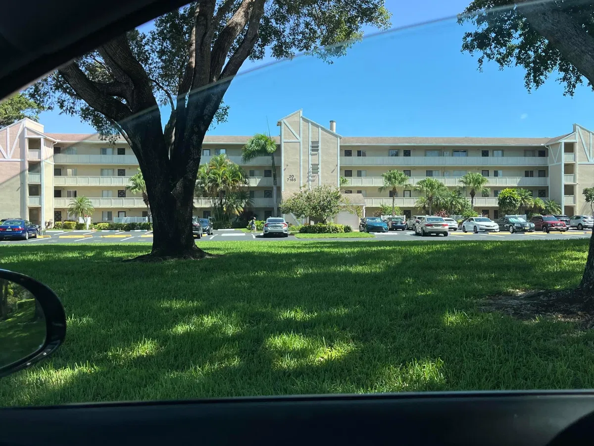 Unit #306 photo 4