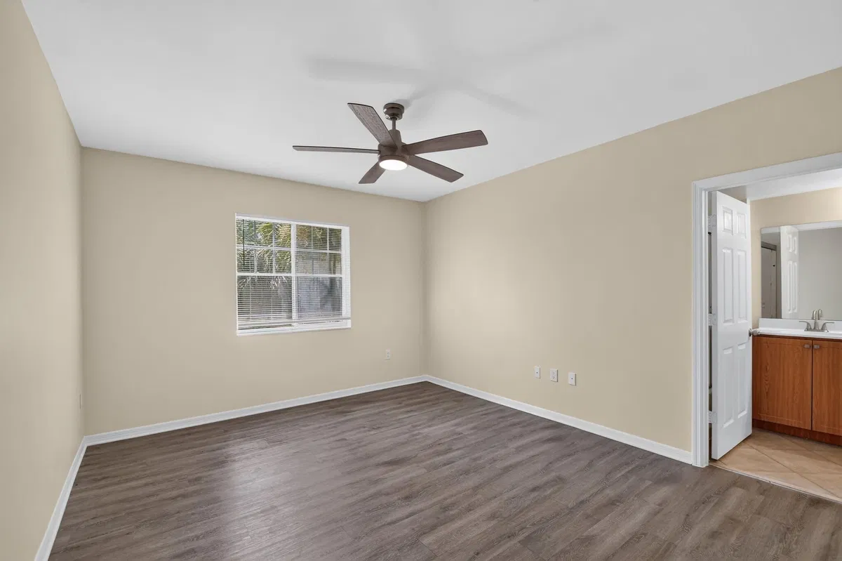 Unit 203 photo 7