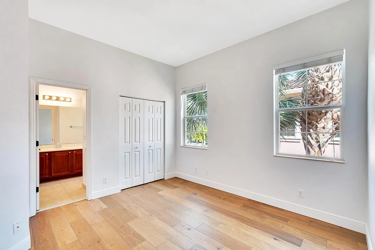 Canterbury Place Residence photo 10