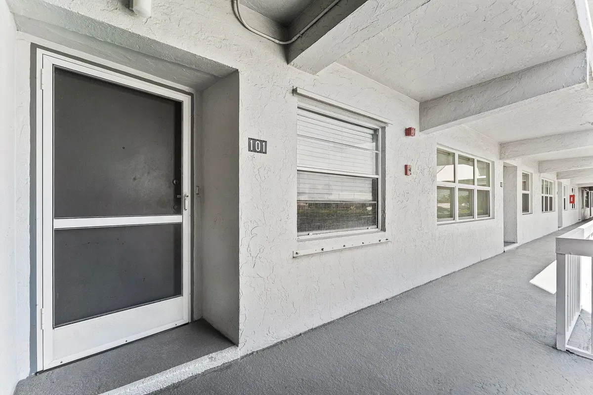 Unit 101 photo 43
