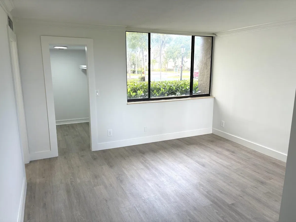 Unit 106M1 photo 7