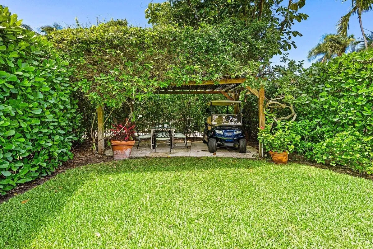 North End Palm Beach Residence photo 31