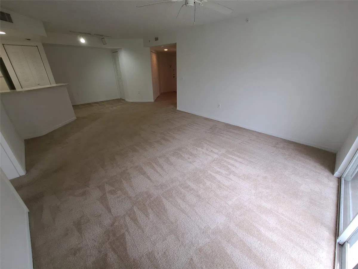 Unit 1316 photo 13