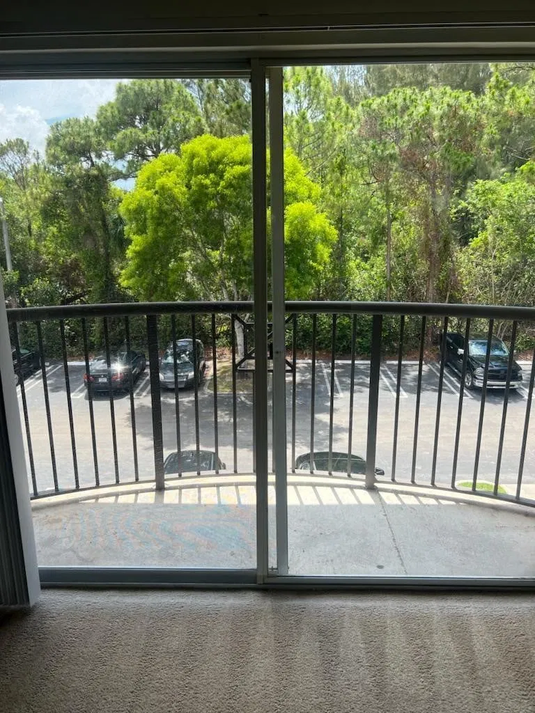 Unit 810 photo 16