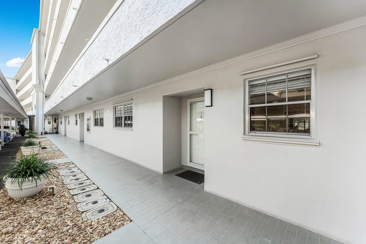 Unit 107 photo 4