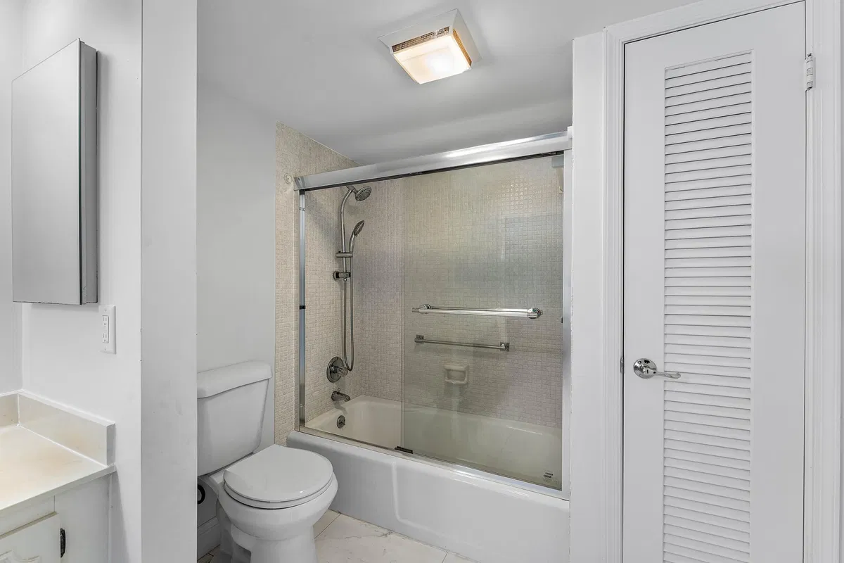 Unit 107 photo 16