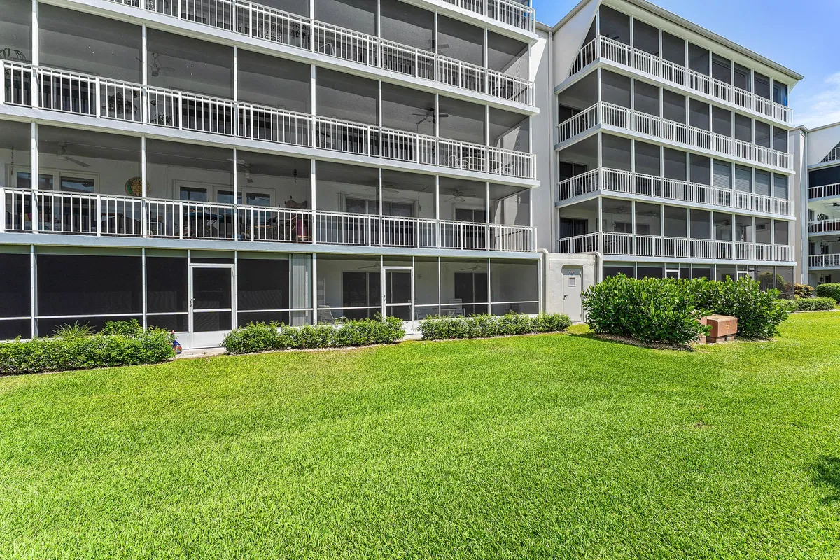 Unit 107 photo 25