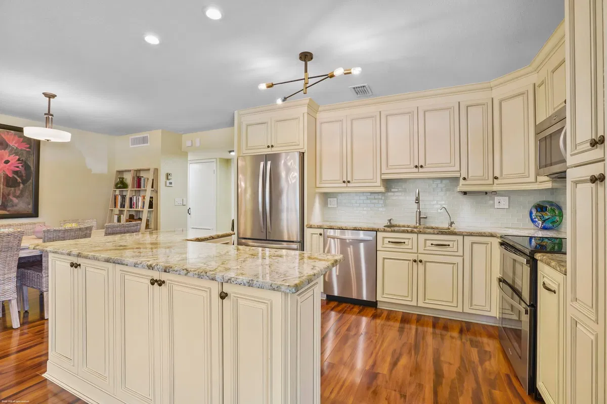 Unit 6-201 photo 16