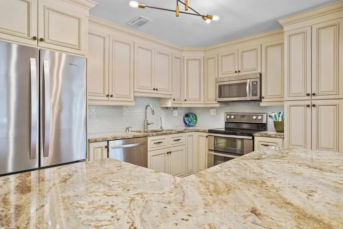 Unit 6-201 photo 19