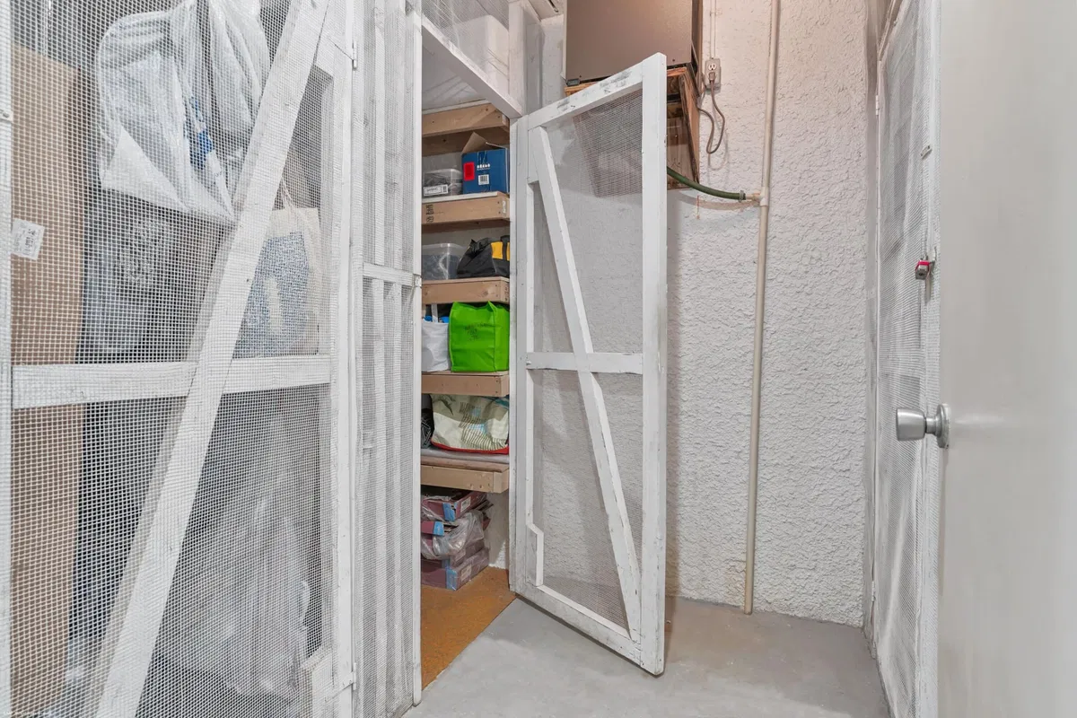 Unit 6-201 photo 34